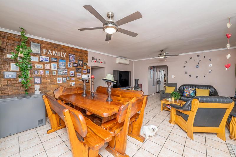 5 Bedroom Property for Sale in Morgenster Heights Western Cape